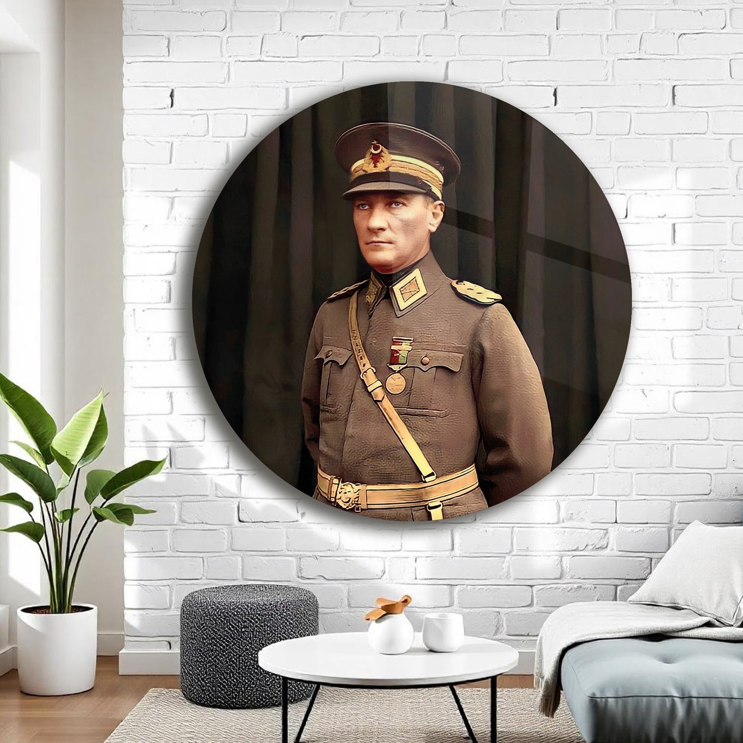 ASKERİ ÜNİFORMALI MUSTAFA KEMAL ATATÜRK TEMALI YUVARLAK CAM TABLO