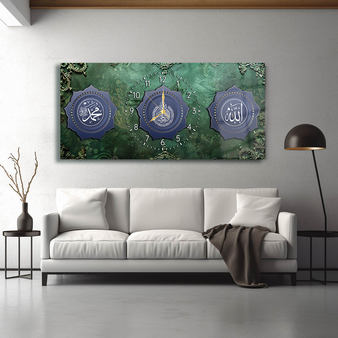 ARKA FONDA CAMİ GÖRSELİ OLAN ALLAH (C.C) MUHAMMET (S.A.V) AYETEL KÜRSİ YAZILI SAATLİ CAM TABLO