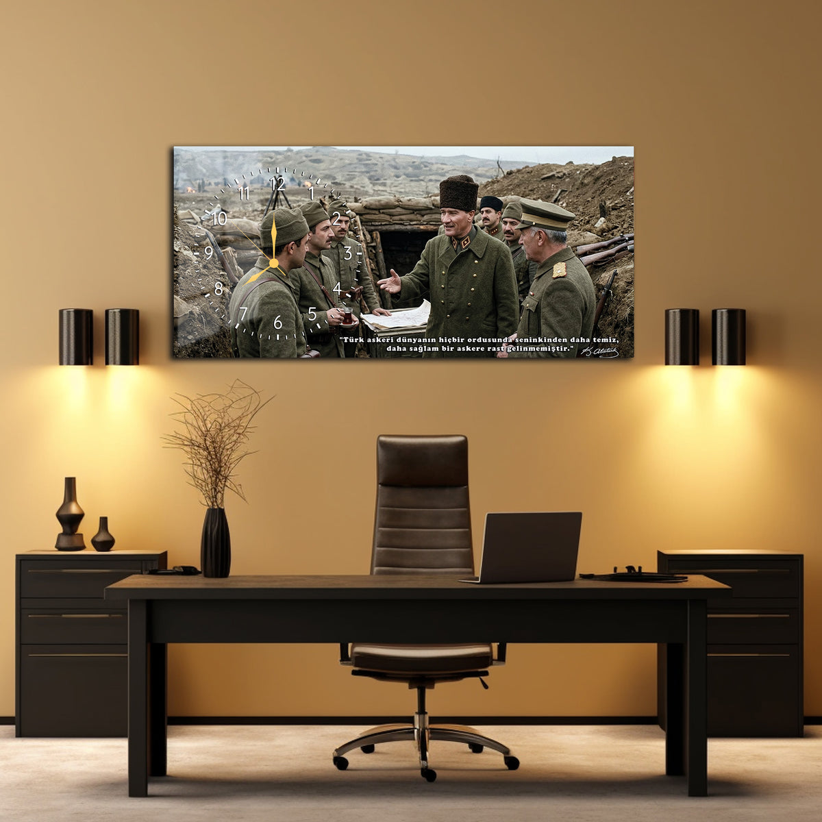 MUSTAFA KEMAL ATATÜRK ASKERLERLE SOHBET EDERKEN SAATLİ CAM TABLO (Kopya)