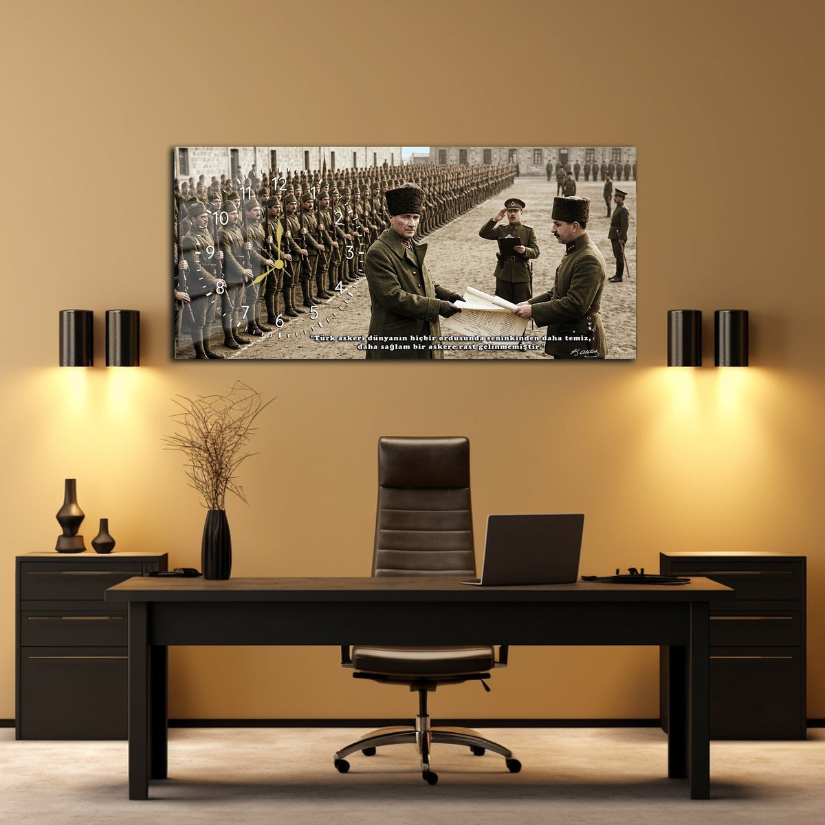 MUSATAFA KEMAL ATATÜRK ASKERİ İŞTİMA ALIRKEN SAATLİ CAM TABLO